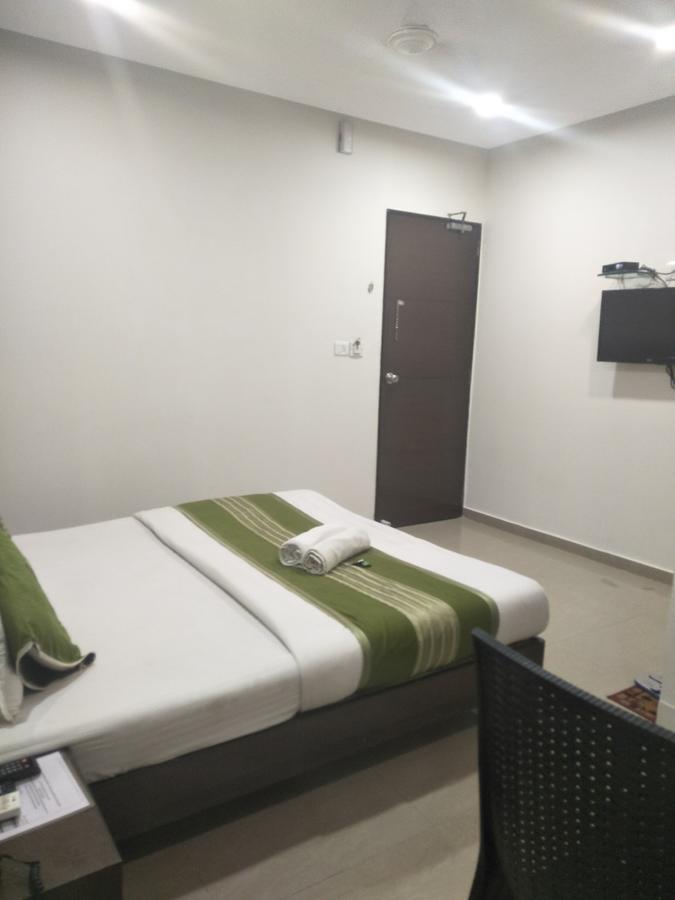 Hotel Ambience Sarkhej Exterior foto